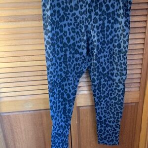 Old Navy Women’s Gray Leopard Leggings